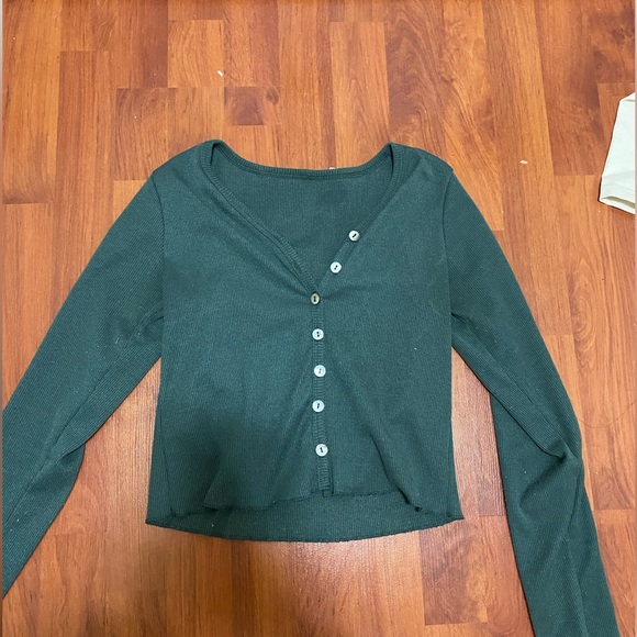 Cute green button up top - Picture 1 of 1